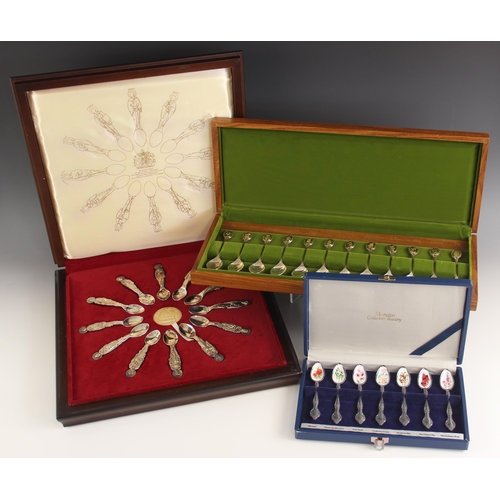 106 - A cased set of silver 'The Royal horticulture society flower spoons'  John Pinches Ltd, Sheffield 19... 