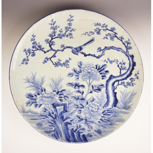 424 - A large Japanese Arita porcelain blue and white charger, Meiji period (1868-1912), of circular form ... 