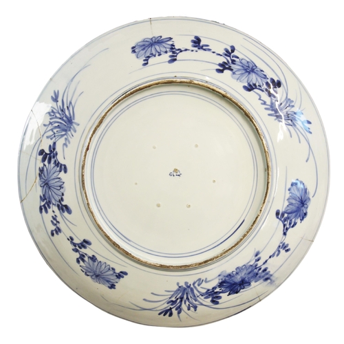 424 - A large Japanese Arita porcelain blue and white charger, Meiji period (1868-1912), of circular form ... 