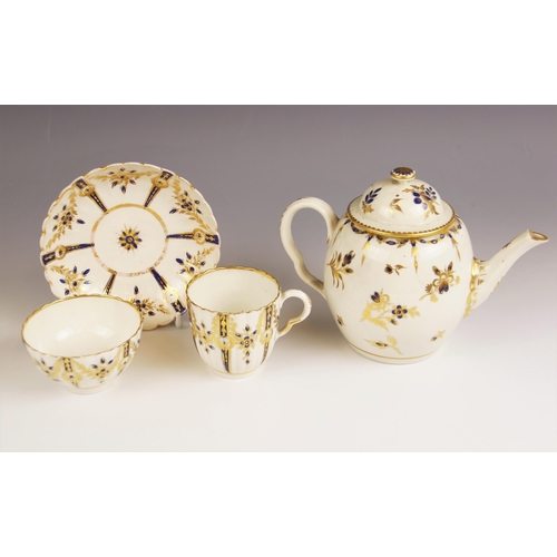 452 - A Worcester porcelain teapot and associated cover, circa 1780, the barrel shaped body decorated in m... 