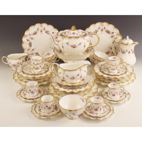 500 - A Royal Crown Derby dinner service in the A1225 