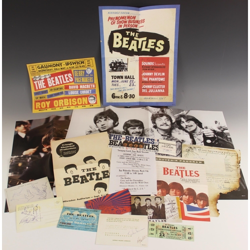 571 - A collection of ten Beatles LPs, comprising: WITH THE BEATLES, HELP!, SGT PEPPERS LONELY HEARTS CLUB... 