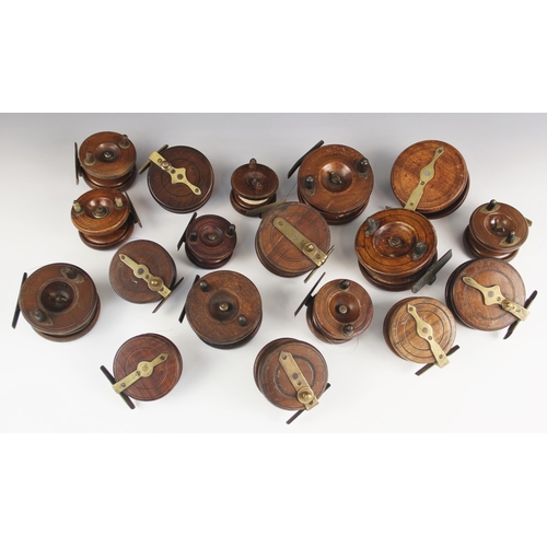 577 - Eighteen assorted centrepin hardwood fishing reels, the majority with brass fittings, the largest 10... 