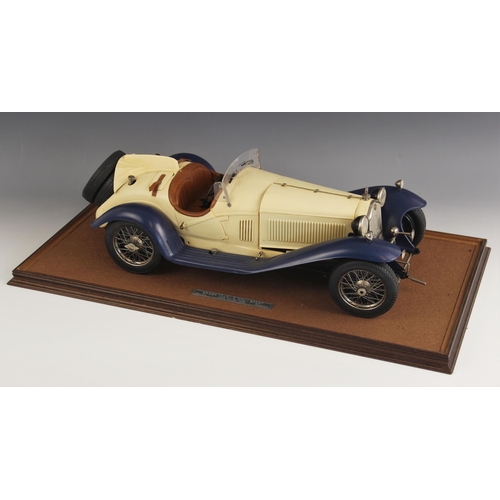 604 - A Pocher 1:8 scale model Alfa Romeo Spider Touring Gran Sport 1932, the completed model with leather... 