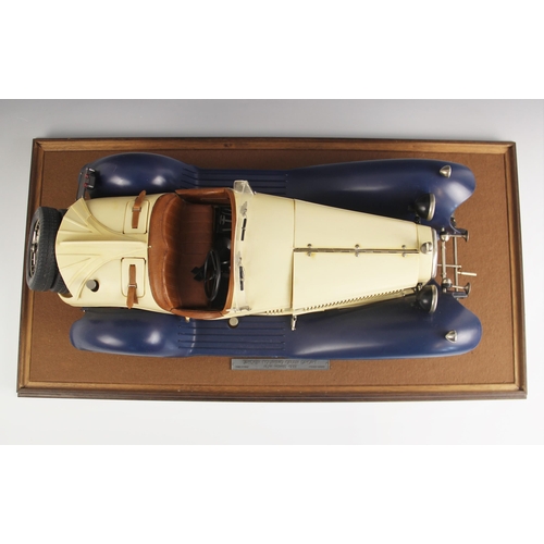 604 - A Pocher 1:8 scale model Alfa Romeo Spider Touring Gran Sport 1932, the completed model with leather... 