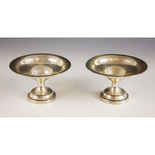 5 - A pair of George V silver pedestal bonbon dishes, Levi and Salaman, Birmingham 1915, the plain polis... 