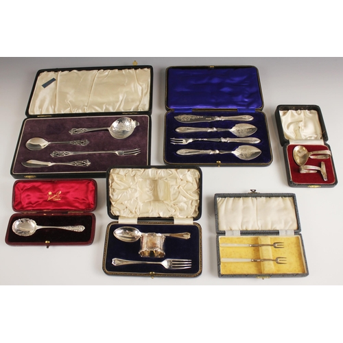 107 - A cased George VI silver afternoon set, Robert Pringle and Sons, London 1943, comprising a tea strai... 