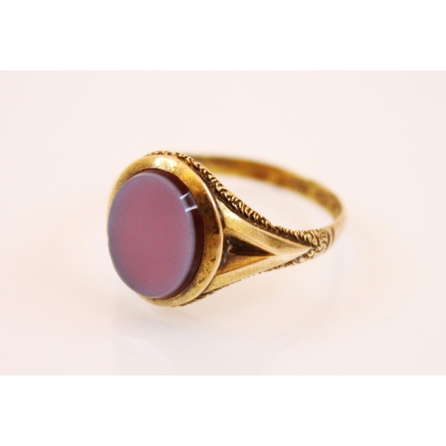 187 - A Victorian 15ct yellow gold signet ring, the oval banded carnelian set head (10.9 x 9 x 1.9mm) lead... 