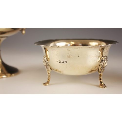 73 - An Edwardian silver sugar bowl, Wakely and Wheeler, London 1910, the ogee rim above a plain polished... 