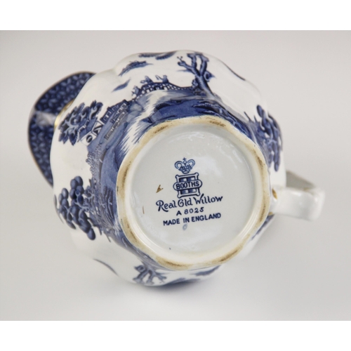 479 - An extensive collection of Booth's 'Real Old Willow' blue and white tea, dinner and coffee service, ... 