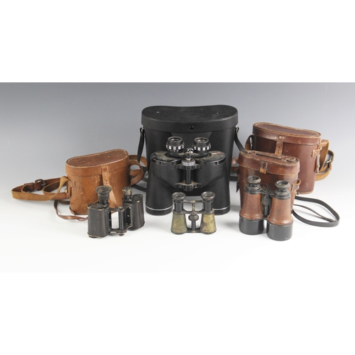 582 - A cased pair of Carl Zeiss Jena DRP Feldstecher Vergr 8 binoculars, early 20th century, retailed by ... 