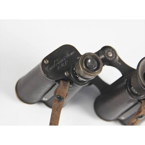 582 - A cased pair of Carl Zeiss Jena DRP Feldstecher Vergr 8 binoculars, early 20th century, retailed by ... 