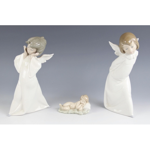 497 - Three boxed Lladro figurines, comprising: a 4959 Angel Mimico [Mime Angel], a 4960 Angel Farolero [C... 