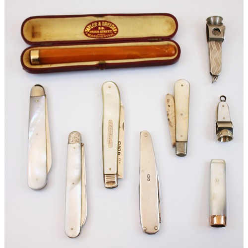 42 - A selection of silver and silver coloured fruit knives, to include an Edwardian engraved silver blad... 