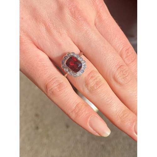 200 - A early 20th century certified Burmese red spinel and diamond cluster ring, the central rub over set... 