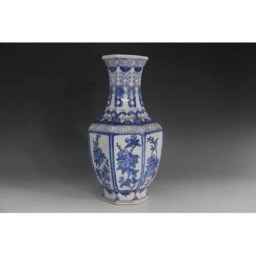 442 - A selection of Chinese porcelain, 18th century and later, comprising; an 18th century blue and white... 