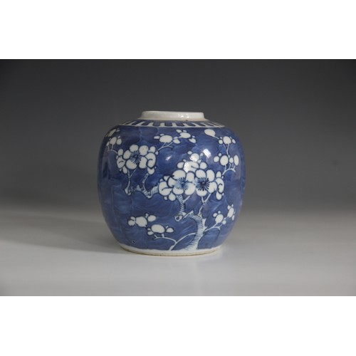 442 - A selection of Chinese porcelain, 18th century and later, comprising; an 18th century blue and white... 