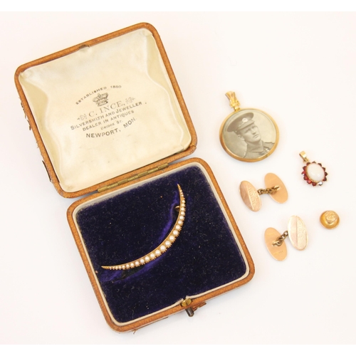 129 - A selection of jewellery, including a seed pearl set yellow metal crescent brooch, the graduated see... 