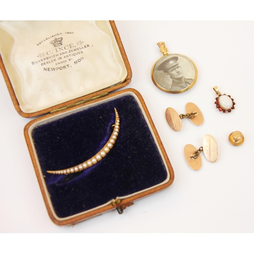 129 - A selection of jewellery, including a seed pearl set yellow metal crescent brooch, the graduated see... 