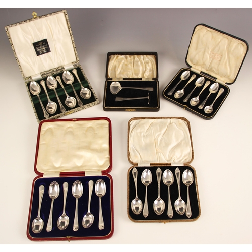 48 - A selection of cased silver flatware, to include a set of George V silver teaspoons, James Deakin & ... 