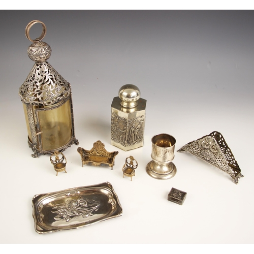 31 - A selection of silver and silver coloured items, to include an Edwardian silver pin dish, Henry Matt... 