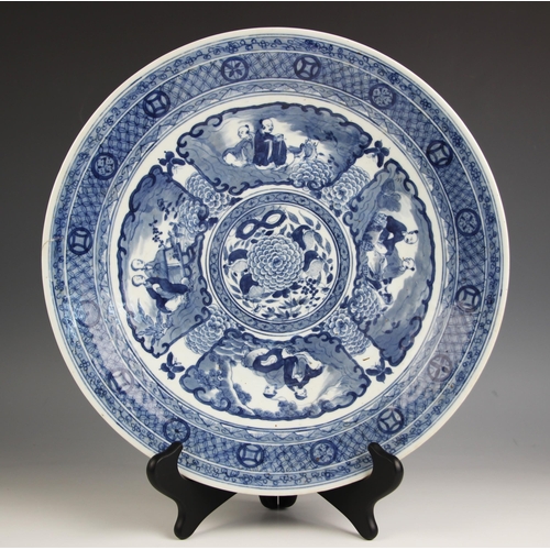 346 - A Chinese porcelain blue and white charger, 19th century, the shallow circular charger decorated wit... 