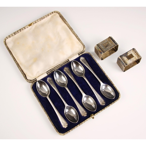 49 - A cased set of silver George V teaspoons, Walker and Hall, Sheffield 1933, with crossed golf club de... 