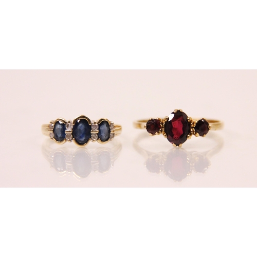 172 - A 9ct yellow gold and red paste ring, the graduated three stone ring in coronet style mount with pla... 