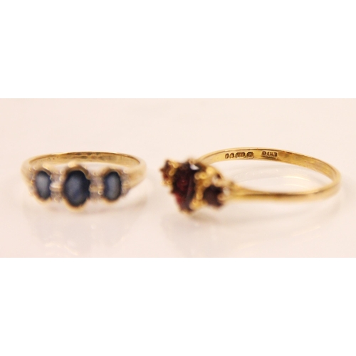 172 - A 9ct yellow gold and red paste ring, the graduated three stone ring in coronet style mount with pla... 