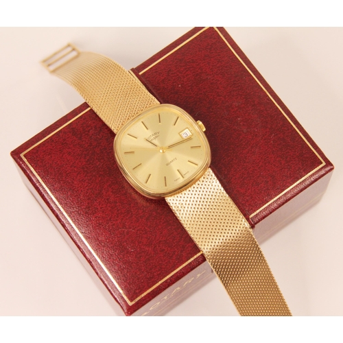 93 - A 9ct yellow gold Gentlemans Rotary wristwatch, the square champagne coloured dial with baton marker... 