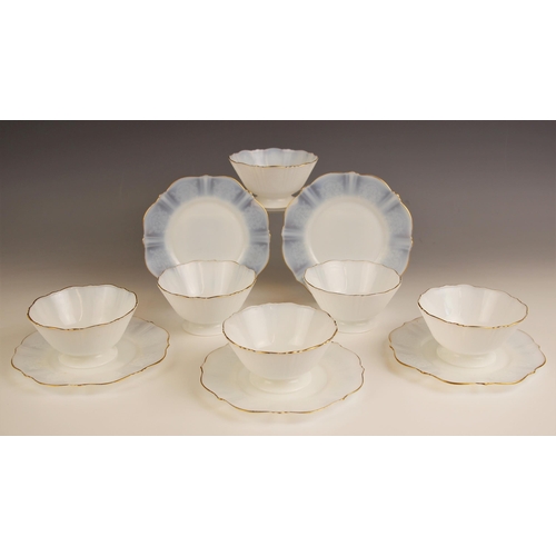 510 - A pressed vaseline glass dessert service, early 20th century, comprising: six dessert bowls, each pi... 