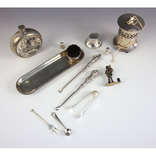 55 - A selection of silver and silver coloured items, to include an Edwardian silver string box, Synyer a... 