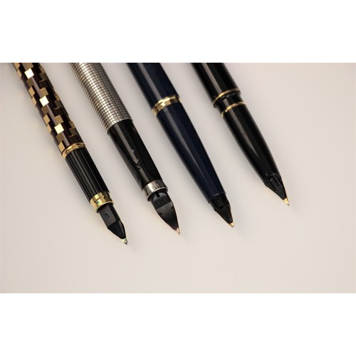 207 - A Waterman Ideal fountain pen, with nib engraved 'Paris, 18k 750' barrel decorated with applied geom... 