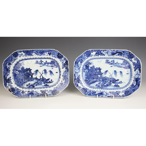 329 - A pair of Chinese export porcelain blue and white serving dishes, Qianlong (1736-1795) each of cante... 