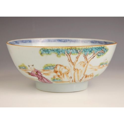 331 - A Chinese porcelain famile rose bowl, Qianlong (1736-1795) decorated to the exterior with figures in... 