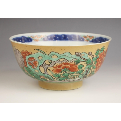 332 - A Chinese porcelain famile verte bowl, 18th century, the exterior decorated with flowering peonies a... 