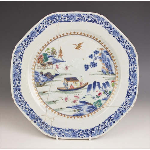 333 - A Chinese export porcelain charger, Qianlong (1736-1795), the octagonal charger decorated in a famil... 