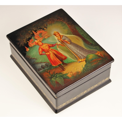 1074 - A Russian Fedoskino lacquered box and cover, 20th century, the hinged cover painted with a gentleman... 