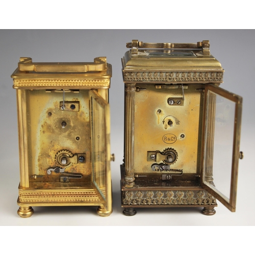 1088 - A French brass cased carriage timepiece, early 20th century, the case with fluted columns flanking t... 