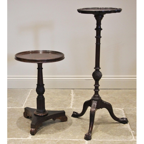 1186 - A Victorian rosewood wine/lamp table, the circular top with a moulded raised rim, upon a fluted, aca... 