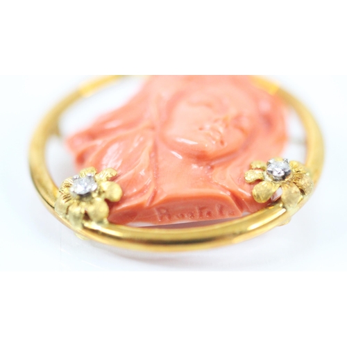 370 - An 18ct yellow gold and pink hardstone brooch, the central carved head of a maiden facing dexter wit... 