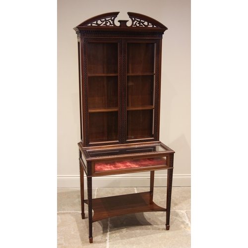 1187 - A mahogany Chinese Chippendale style, bijouterie display cabinet, early 20th century, the open work ... 