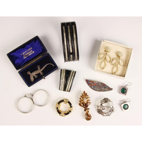 279 - A selection of costume jewellery, to include a white and red enamel necklace with associated twisted... 