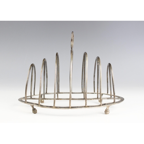 68 - A George III silver toast rack, Henry Green, London 1794, the circular thumbpiece above seven arched... 