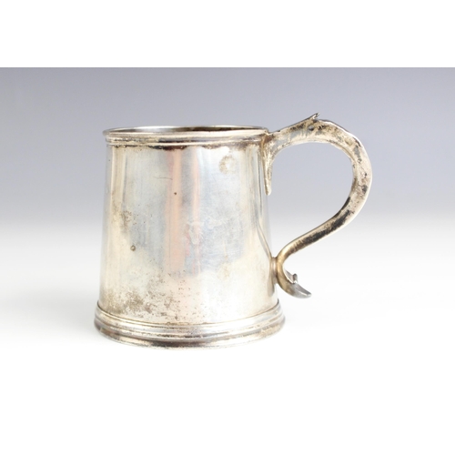 90 - A Queen Anne silver mug, Edinburgh 1713, makers mark 'AK', of tapering cylindrical form and with scr... 