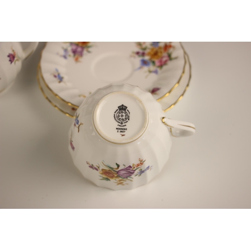 841 - A Royal Worcester part tea service in the ‘Roanoke’ pattern, 20th century, comprising: twelve tea, t... 