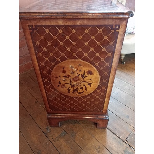 1092 - A Dutch influence 18th century style marquetry inlaid walnut chest of drawers, late 20th century, th... 