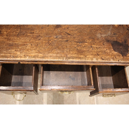 1027 - A George III oak and mahogany crossbanded low boy, the rectangular moulded plank top with rounded fr... 