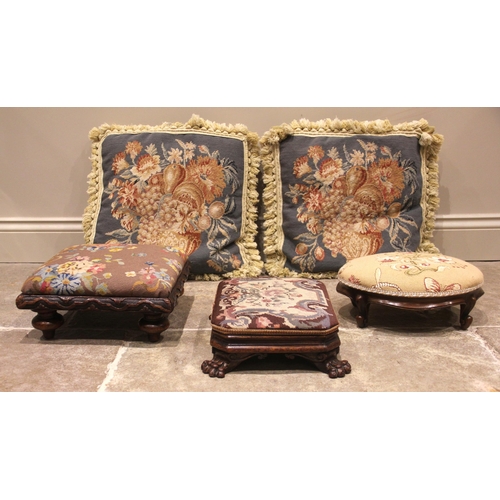 1054 - A mid 19th century upholstered walnut footstool, of canted rectangular form, with a tapestry seat, c... 