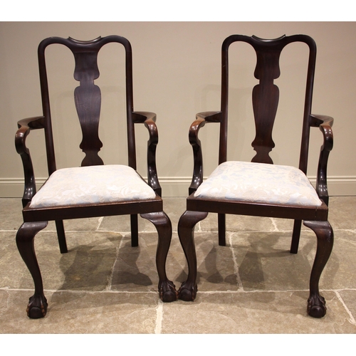 1074 - A set of eight mahogany Queen Anne style dining chairs, early 20th century, each chair with a vase s... 